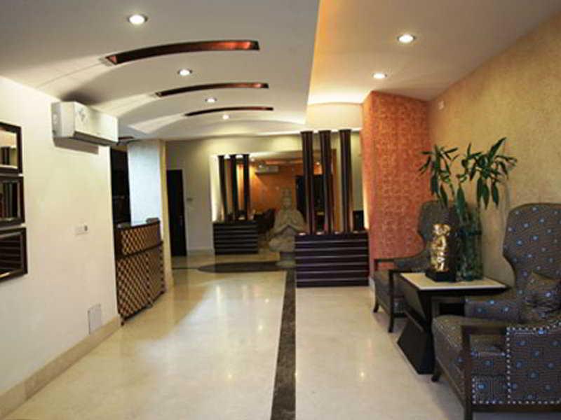 Emblem Hotel Sector 14 Гургаон Экстерьер фото
