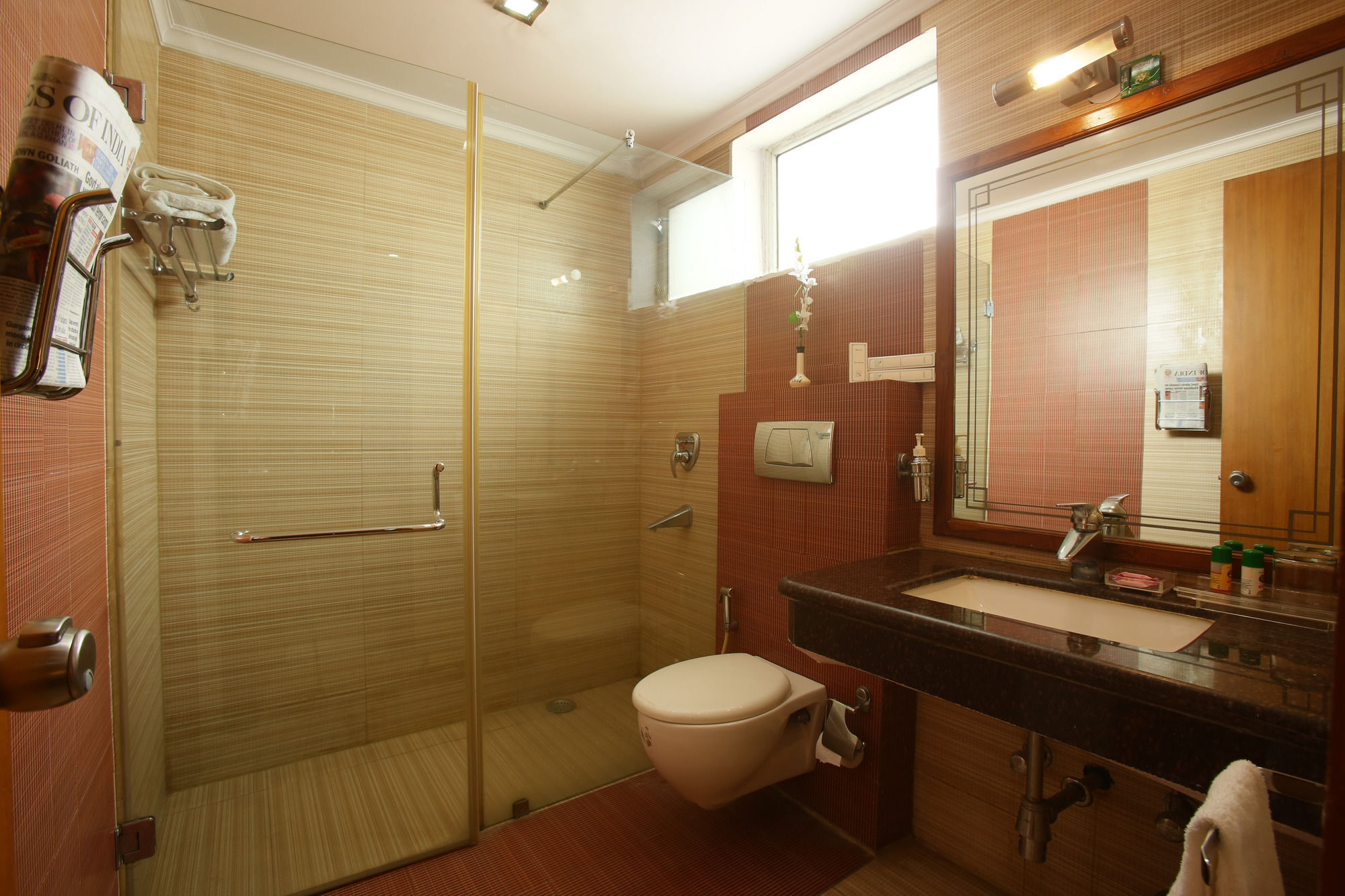 Emblem Hotel Sector 14 Гургаон Экстерьер фото